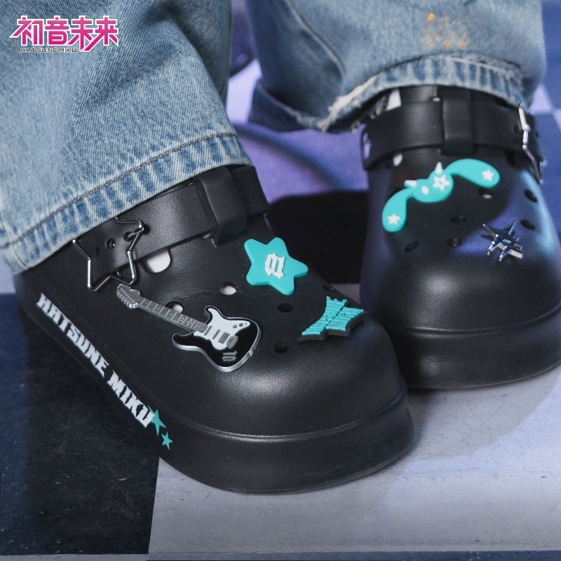 Japan Summer Festival Clothing - 初音ミク ロックフューチャーサンダル 夏用 男女兼用 滑り止めビーチ万能サンダル ミクアニメ周辺グッズ